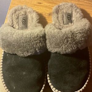 UGG Womens Black and Cream Slippers